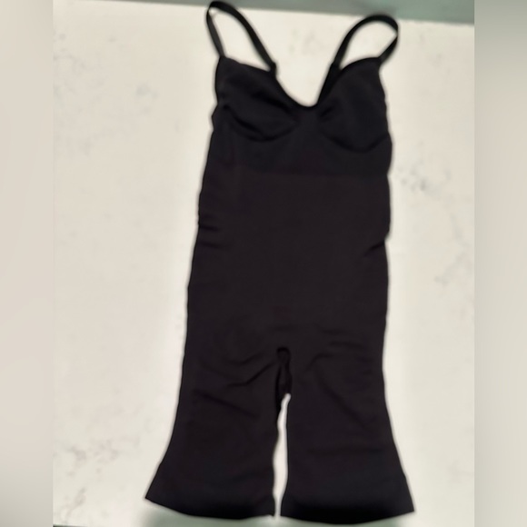 SKIMS Seamless Sculpt Mid Thigh Bodysuit Size S/M - Picture 4 of 5